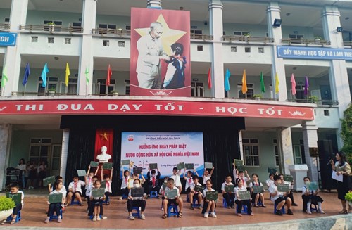 Trường Tiểu học Gia Thụy  hưởng ứng Ngày Pháp luật nước Cộng hòa Xã hội Chủ nghĩa Việt Nam