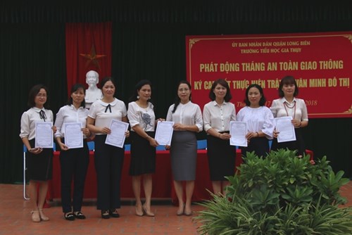 Trường TH Gia Thụy tổ chức Lễ phát động tháng ATGT và kí cam kết thực hiện Trật tự văn minh đô thị của UBND quận Long Biên
