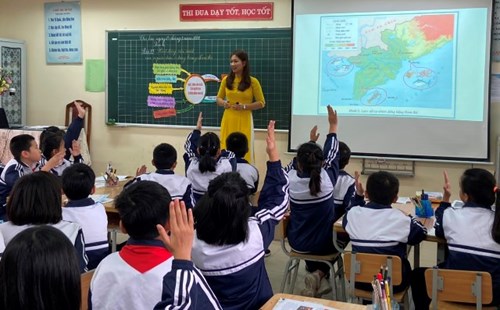 Cô giáo Trịnh Thị Thanh Hà  dự thi Giáo viên giỏi cấp Quận