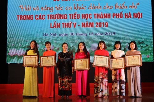 Cô giáo Lê Thanh Huyền vinh dự nhận giải thưởng trong phong trào “Hát và sáng tác ca khúc dành cho thiếu nhi” (lần thứ V – năm 2019)