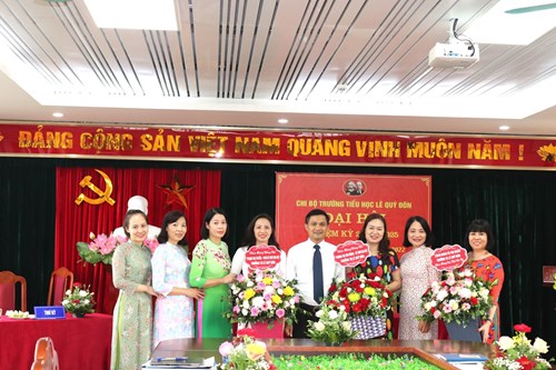 Chi bộ trường Tiểu học Lê Quý Đôn tổ chức Đại hội chi bộ nhiệm kì 2022 - 2025.