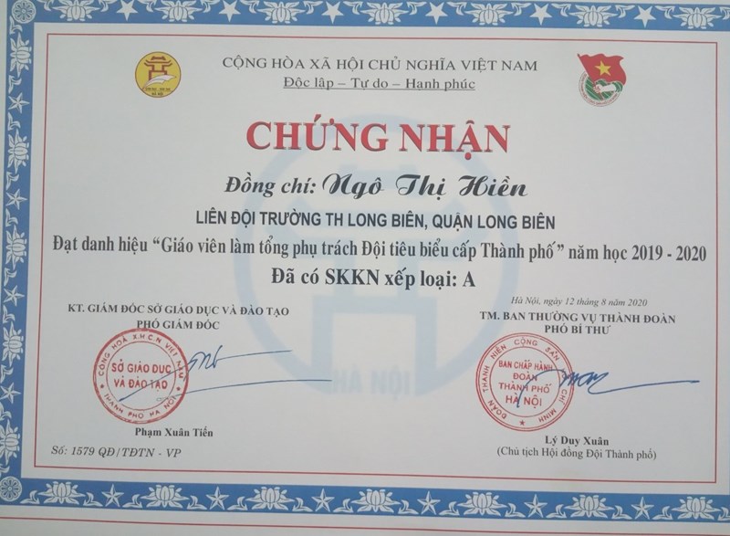 Đồng chí Ngô Thị Hiền - Liên đội trường Tiểu học Long Biên, quận Long Biên đạt   Danh hiệu giáo viên làm tổng phụ trách Đội tiêu biểu cấp Thành phố   năm học 2019 - 2020