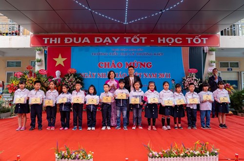  Những bông hoa đẹp chào mừng 37 năm ngày Nhà giáo Việt Nam (20/11/1982 - 20/11/2019)