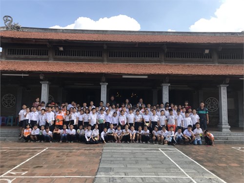 Trường Tiểu học Lý Thường Kiệt tổ chức cho học sinh Khối 3 tham quan di tích lịch sử địa phương.