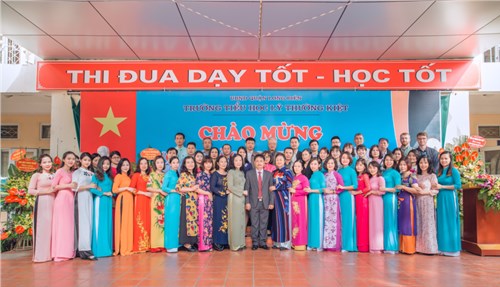 Chào mừng 36 năm ngày nhà giáo Việt Nam tại trường Tiểu học Lý Thường Kiệt
