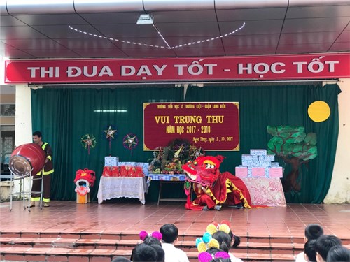 Liên đội trường Tiểu học Lý Thường Kiệt tổ chức Vui trung thu cho Thiếu nhi năm học 2017 - 2018

