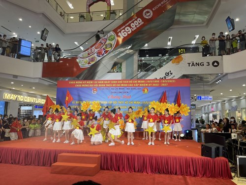 Học sinh trường Tiểu học Ngọc Lâm tham gia hội thi dân vũ 