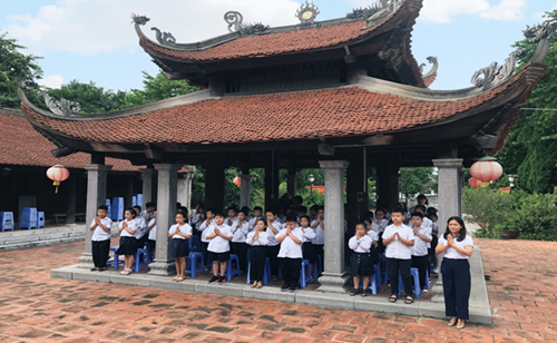 Trường Tiểu học Ngọc Lâm tổ chức thăm quan di tích lịch sử địa phương giáo dục truyển thông cho học sinh