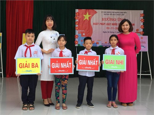 Trường Tiểu học Ngọc Lâm tuyên truyền hưởng ứng
ngày pháp luật nước Cộng hoà Xã hội Việt Nam
