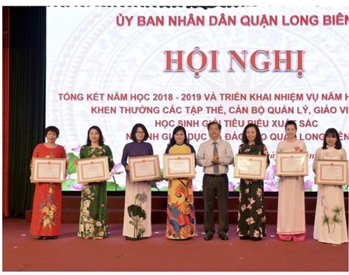 Trường Tiểu học Ngọc Thụy đón nhận bằng khen của UBND Thành phố Hà Nội năm 2019