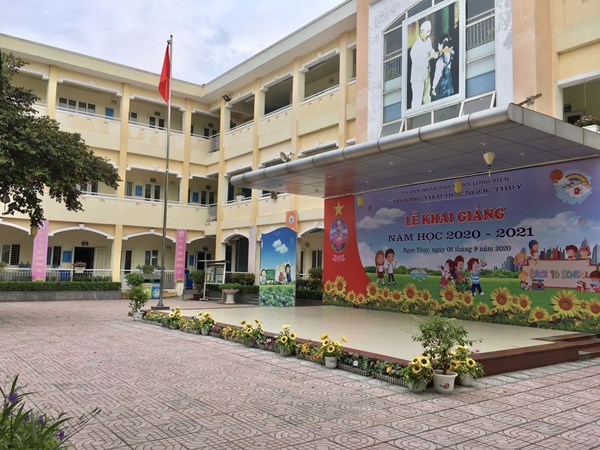 Trường Tiểu học Ngọc Thụy chỉnh tranh khung cảnh sư phạm chuẩn bị đón HS quay trở lại trường học ngày 01/9/2020.
