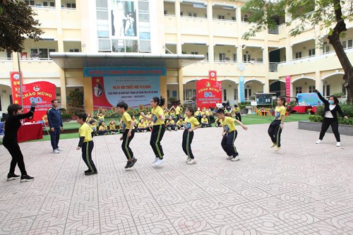 Phần thi Nhảy dây tập thể của lớp 4A5 trong Ngày hội Thiếu nhi vui khỏe 2021