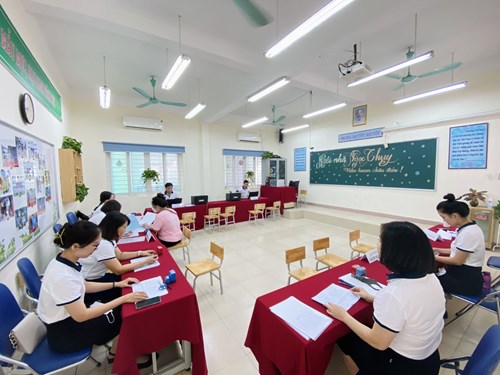 Trường Tiểu học Ngọc Thụy ngày đầu tuyển sinh trực tuyến vào lớp 1, năm học 2022- 2023