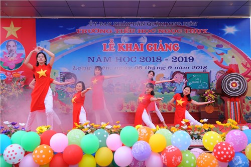 Tiết mục   Ngàn ước mơ Việt Nam   của các cô giáo chi đoàn 