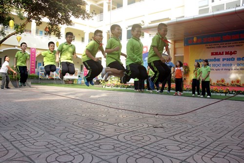 Ngày hội “ TEAM”  nhảy dây tập thể của các em học sinh khối 4 + 5