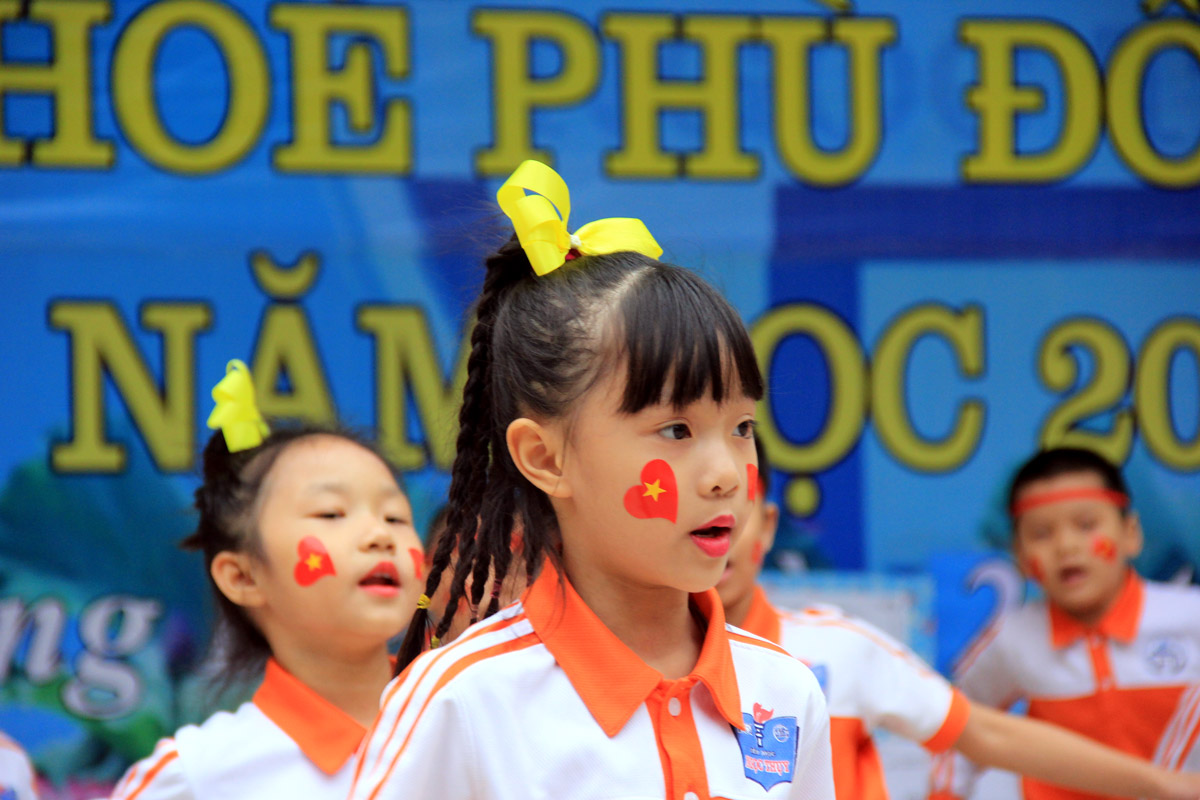 Biểu tượng   Tôi yêu Việt Nam   được thể hiện trên từng khuân mặt của các em thiếu nhi