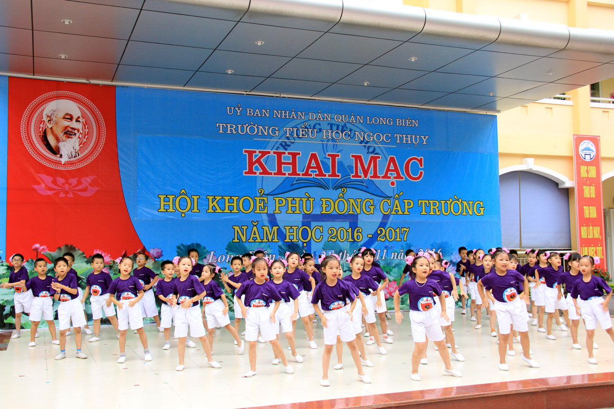 Bài dân vũ   Việt Nam ơi   được nhiều lớp chọn biểu diễn 