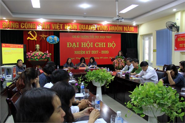 Hình ảnh Đ/c Đỗ Thanh Huyền trình bày tham luận tại Đại hội