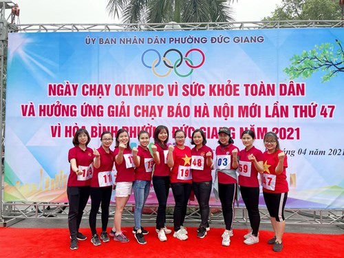 Cán bộ giáo viên trường Tiểu học Ngô Gia Tự tham dự ngày chạy Olympic vì sức khoẻ toàn dân và hưởng ứng giải chạy Báo Hà Nội mới lần thứ 47 - Vì hòa bình phường Đức Giang năm 2021.