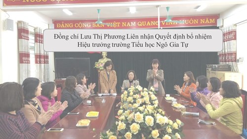 Đồng chí Lưu Thị Phương Liên nhận Quyết định bổ nhiệm Hiệu trưởng trường Tiểu học Ngô Gia Tự 