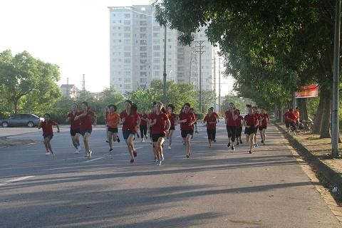 Trường Tiểu học Ngô Gia Tự tổ chức “Chung kết Giải chạy Báo Hà Nội mới mở rộng lần thứ 43”