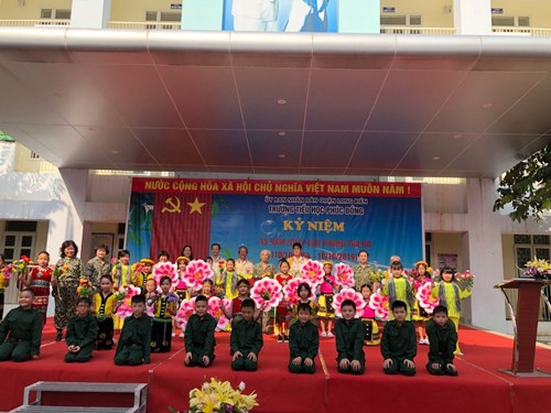 Giao lưu văn nghệ cùng đoàn cựu chiến binh Hương Xưa nhân kỉ niệm 65 năm ngày giải phóng thủ đô.