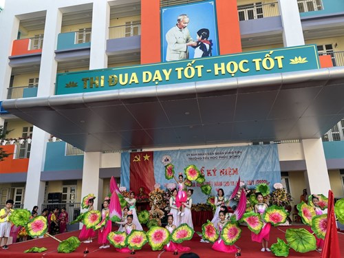 Thầy và trò Trường tiểu học Phúc Đồng long trọng tổ chức Lễ kỷ niệm 40 năm ngày nhà giáo Việt Nam  (20/11/1982 - 20/11/2022)