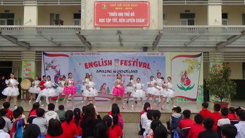 Học sinh trường Tiểu học Phúc Lợi hào hứng trong English festival 