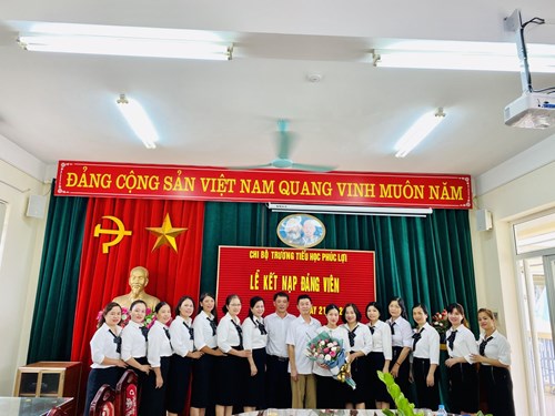 Chi bộ Trường Tiểu học Phúc Lợi - Tổ chức kết nạp đảng viên mới