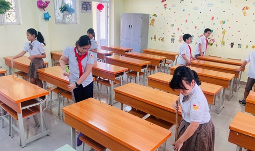 Cán bộ giáo viên và học sinh trường Tiểu học Phúc Lợi tích cực xây dựng  nhà trường Sáng - Xanh – Sạch - Đẹp - Hạnh phúc