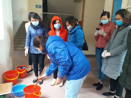 Trường TH Sài Đồng tồng vệ sinh, khử khuẩn phòng chống dịch bệnh nCoV