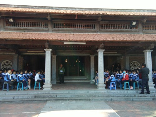 Trường TH Sài Đồng tổ chức cho học sinh khối 3 tham quan di tích đình Thổ Khối và đền Trấn Vũ