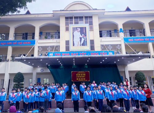 Liên đội Trường Tiểu học Thạch Bàn A long trọng tổ chức lễ kết nạp đội viên mới đợt 1 