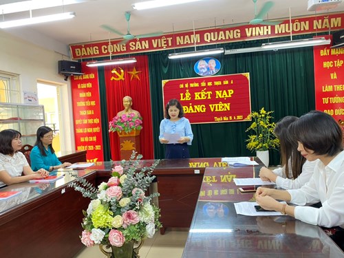 Chi bộ Tiểu học Thạch Bàn A tổ chức thành công Lễ kết nạp Đảng viên mới 