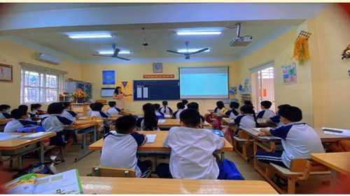 Cô giáo Nguyễn Thùy Linh cùng các bạn học sinh lớp 3A6 hoàn thành tốt tiết dự thi Giáo viên dạy giỏi cấp trường Năm học 2022 – 2023