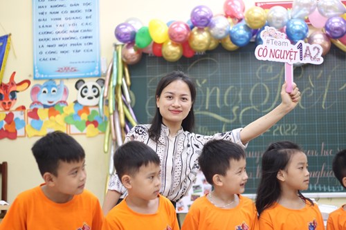 Cô Lê Minh Nguyệt – Người giáo viên hết lòng với công tác dân vận “Tiếp bước học sinh đến trường”