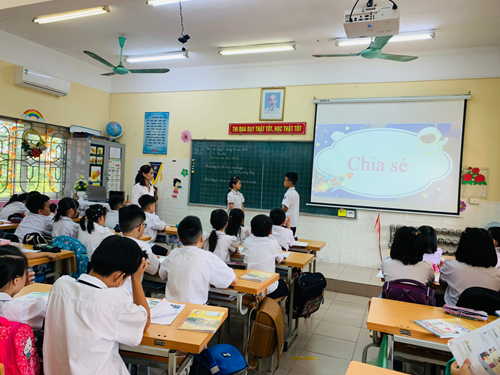 Cô giáo Nguyễn Thị Cúc thực hiện thành công tiết thi  GVG cấp trường môn Đạo đức lớp 3