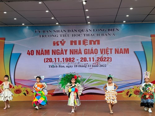 Hội thi Trình diễn thời trang tái chế với thông điệp “Bảo vệ môi trường” của trường TH Thạch Bàn A kỉ niệm 40 năm ngày Nhà giáo Việt Nam 20/11/2022 thành công tốt đẹp
