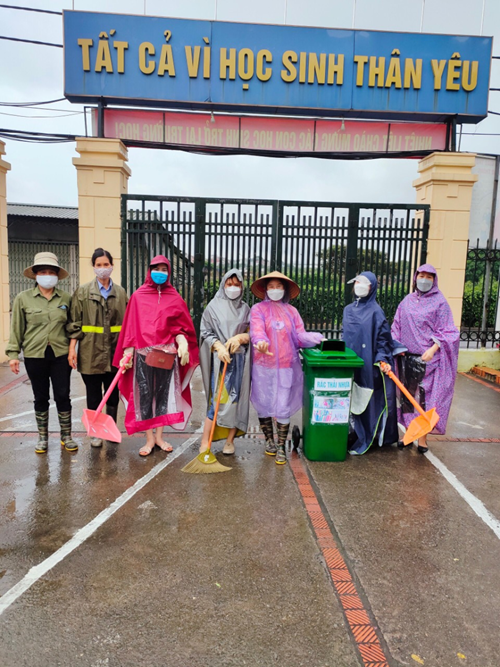 Trường Tiểu học Thạch Bàn A  thực hiện chiến dịch tổng vệ sinh môi trường, diệt bọ gậy và phun thuốc diệt muỗi phòng, chống dịch bệnh Sốt xuất huyết trong trường học Đợt I năm 2022