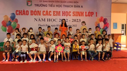 Học sinh lớp Một trường Tiểu học Thạch Bàn A có một buổi tựu trường ấn tượng với những niềm vui, những kỉ niệm vô cùng ý nghĩa đối với tuổi học trò!