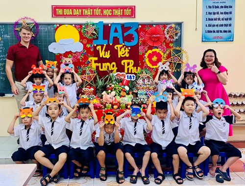Học sinh Tiểu học Thạch Bàn A háo hức đón Tết Trung Thu 2022  cùng Trung tâm Tiếng Anh Dream Sky và Bình Minh