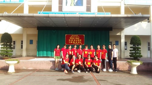 Công đoàn trường TH Thạch Bàn A tổ chức giải chạy báo Hà Nội mới vì hòa bình lần thứ 46
