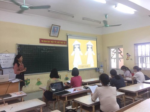 Giáo viên khối 1 trường Tiểu học Thạch Bàn A  tích cực  bồi dưỡng chuyên môn hè 2018
