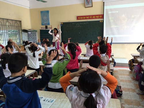 Giáo viên trường Tiểu học Thạch Bàn A tiếp tục hưởng ứng phong trào thi GVDG cấp trường.