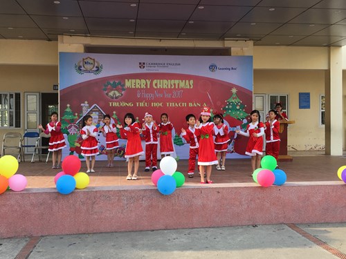 Học sinh trường Tiểu học Thạch Bàn A hân hoan chào đón Lễ Giáng Sinh năm 2016