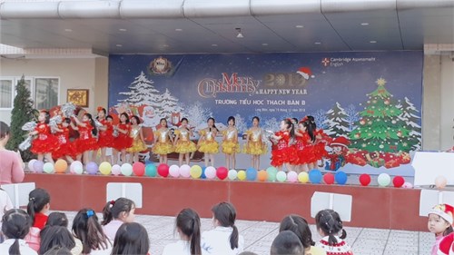 Ấm áp lễ giáng sinh tại trường Tiểu học Thạch Bàn B năm học 2018-2019