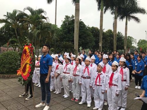Chi đoàn và học sinh tham Đại hội Đại biểu LHTN phường Thạch Bàn lần thứ IV 