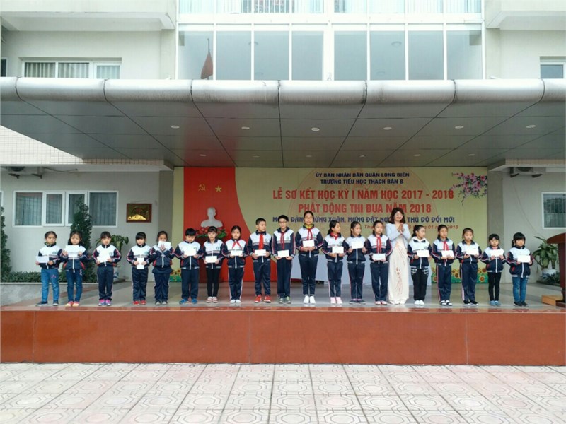Trường Tiểu học Thạch Bàn B tổ chức Lễ sơ kết học kì I năm học 2017 - 2018