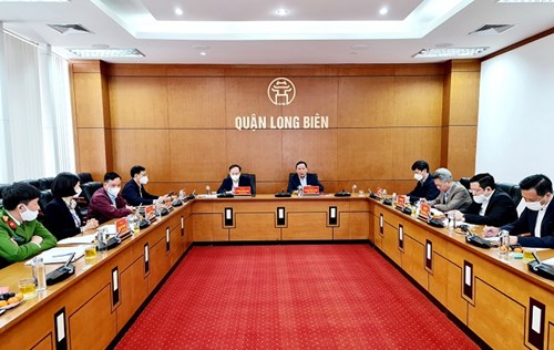 Phó Bí thư Thành ủy Nguyễn Văn Phong kiểm tra công tác phòng chống dịch Covid-19 tại quận Long Biên