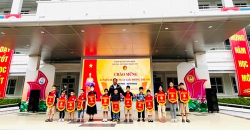 Trường Tiểu học Thanh Am tổ chức chương trình Kỷ niệm 68 năm ngày giải phóng thủ đô (10/10/1954 - 10/10/2022).